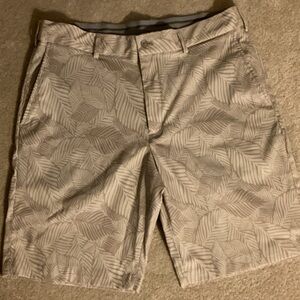 Walter Hagen Beige Leaf Print Shorts